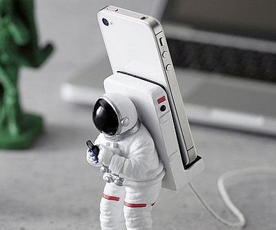 Astronaut Smartphone Mount