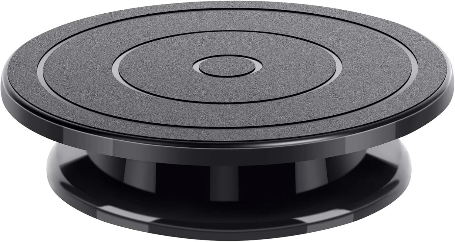 Create Stunning Cakes with This Lightweight Turntable