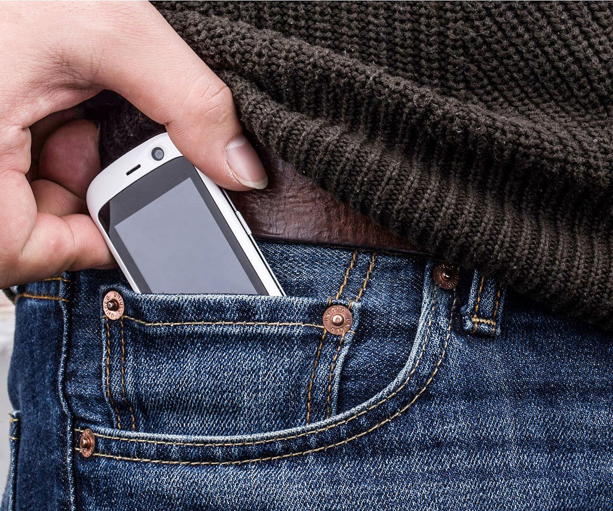 Jelly - The Smallest 4G Smartphone