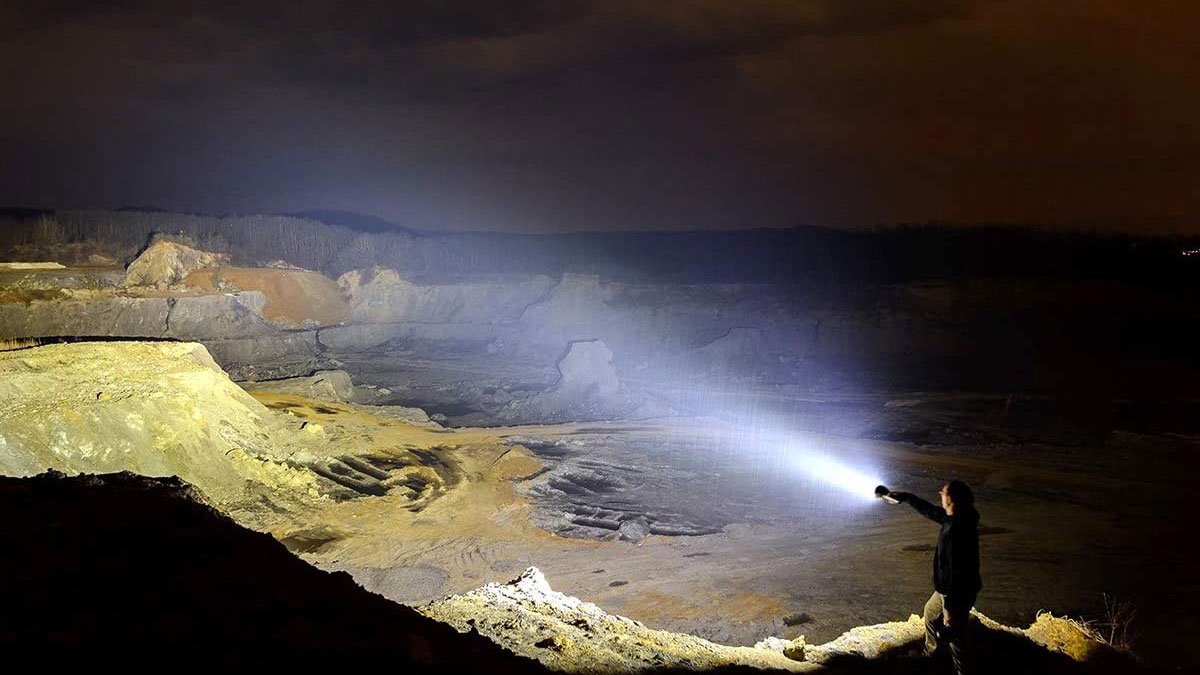 MS18 100,000 Lumen Flashlight