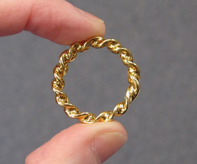 Optical Illusion Growing/Shrinking Ring