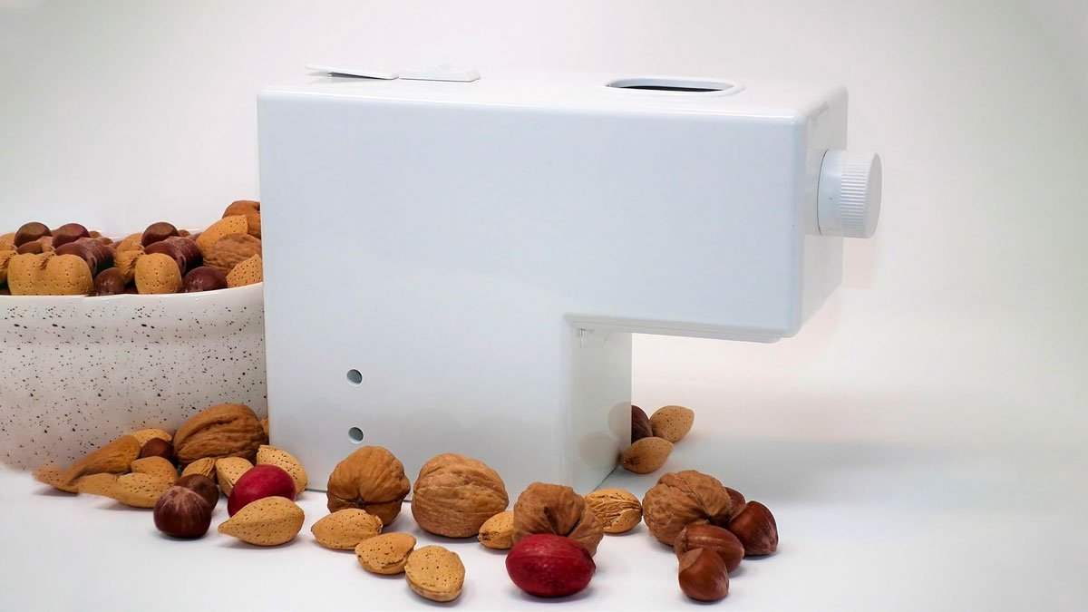 Pelamatic Robito Almendra Electric Nut Cracker