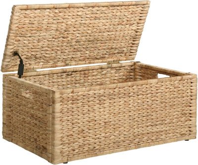 Farmhouse-Style Storage Trunk: Natural Wicker Charm for Any Room