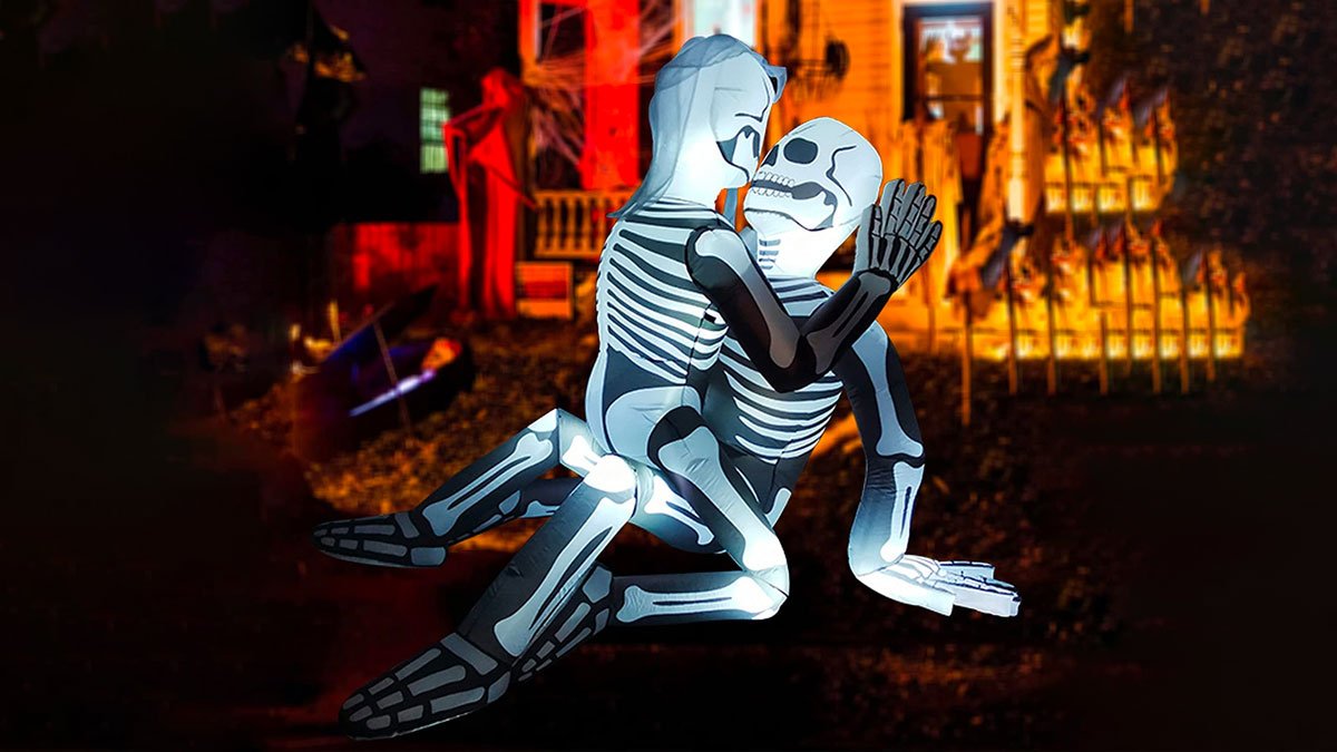 Inflatable Skeleton Lovers
