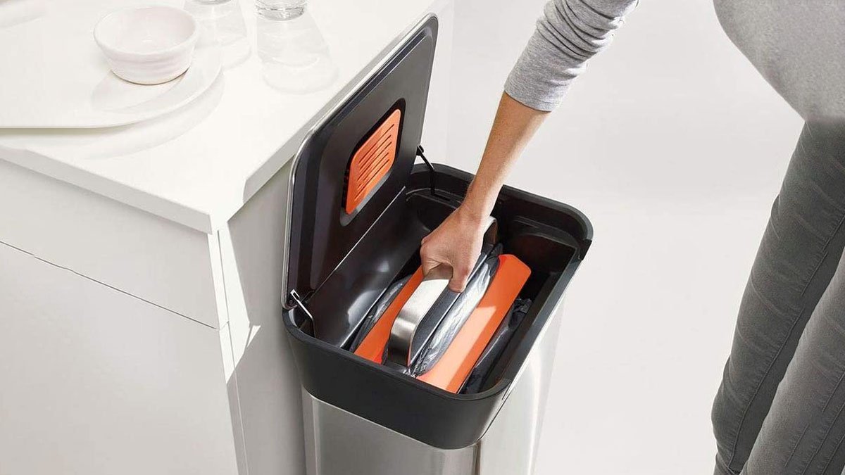 Joseph Joseph Titan Trash Can & Compactor