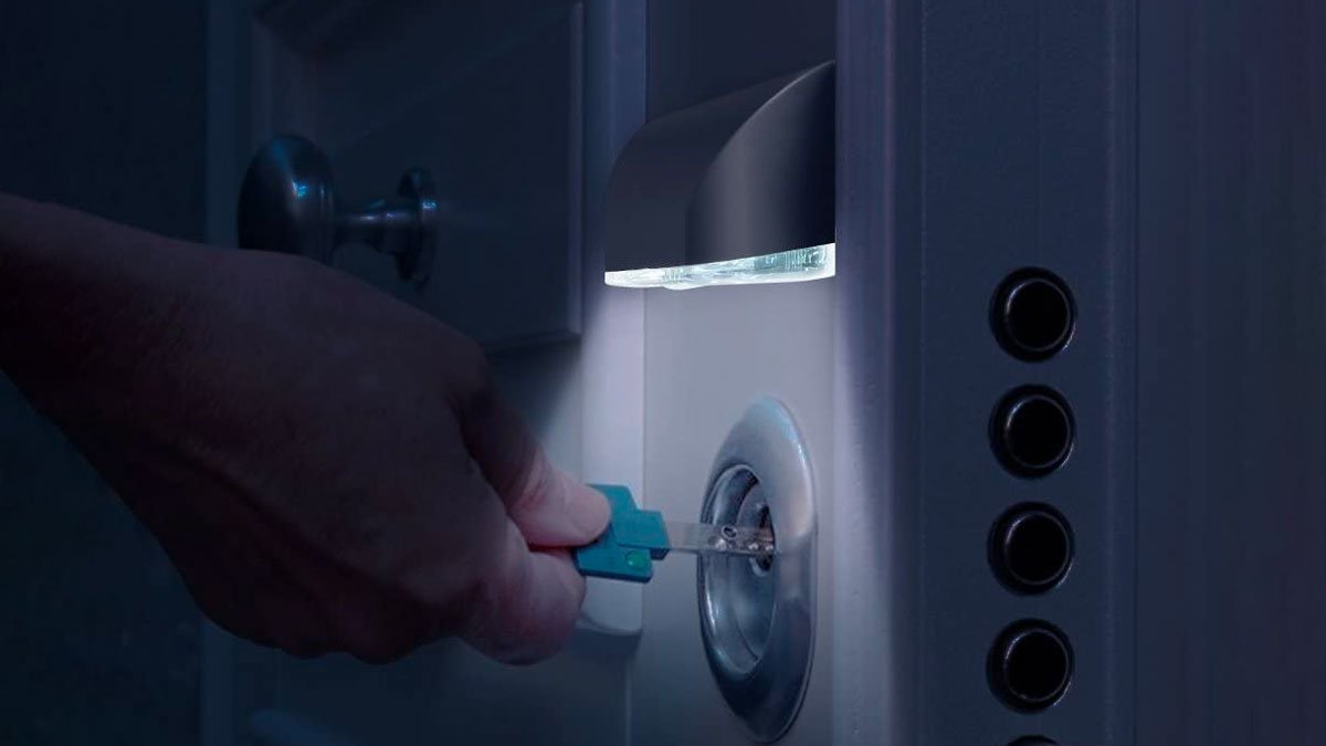 Motion Activated Keyhole Light