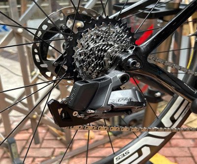 SRAM AXS Double Battery Kit with Fast Dual-Port Charging
