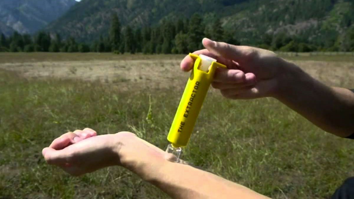 The Extractor Bite & Sting Kit